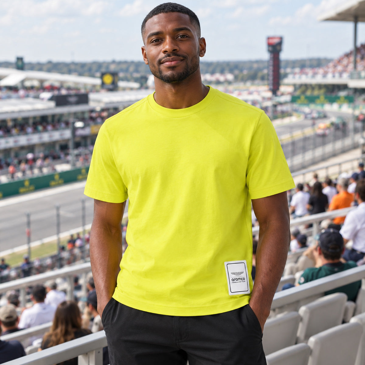 Tricou casual Aston Martin F1 Team LOGO – galben deschis – fotografie ilustrativă (AI)