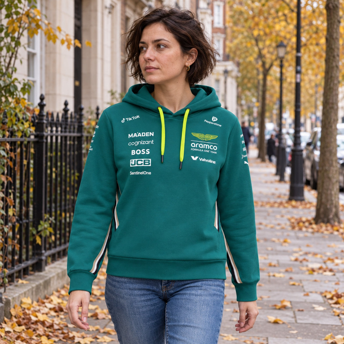 Aston Martin F1 Team Team Hoodie with Sponsor Logos – ilustrační foto 2 (AI)