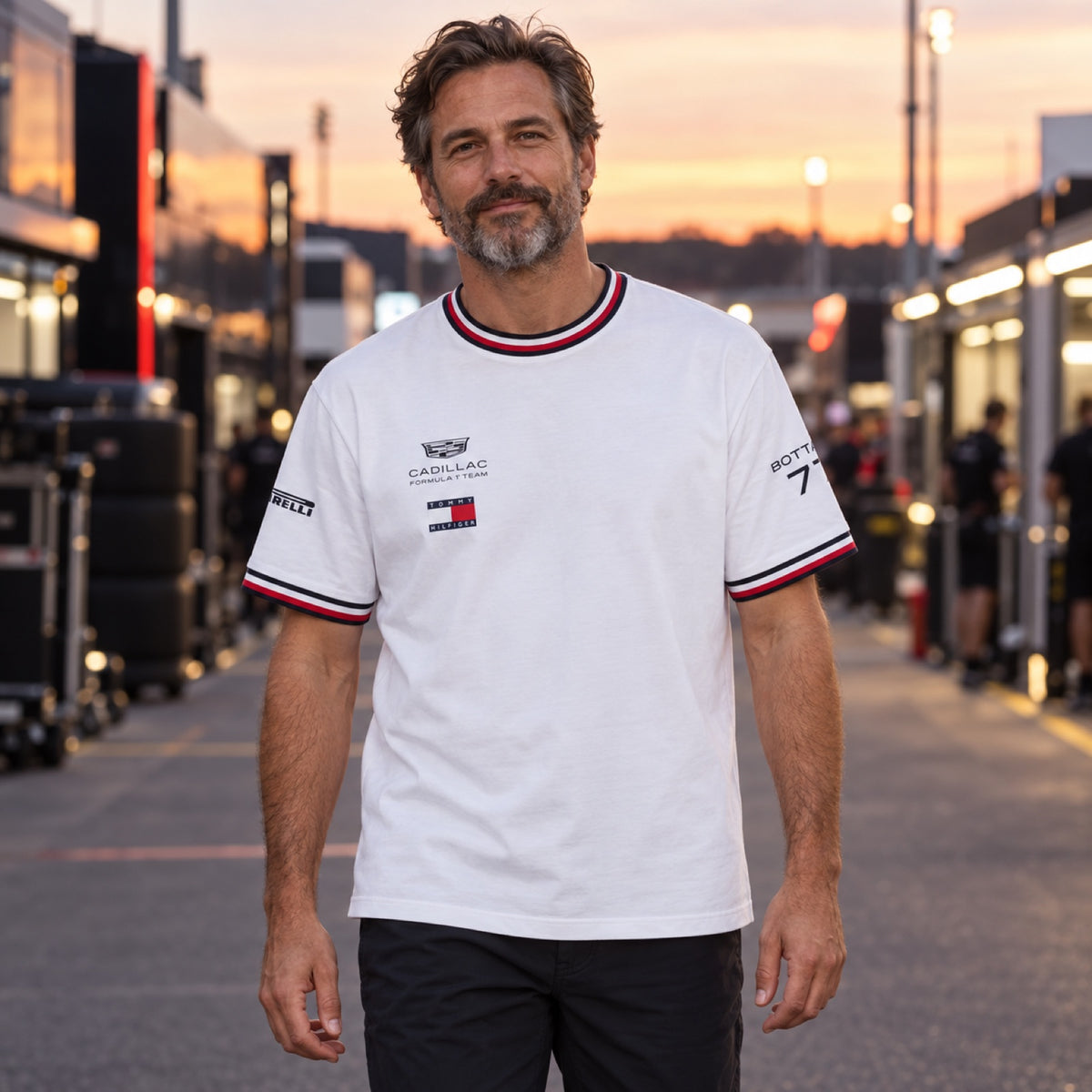 Tricou Valtteri Bottas Cadillac F1 x Tommy Hilfiger – ediție de echipă – fotografie ilustrativă (AI)