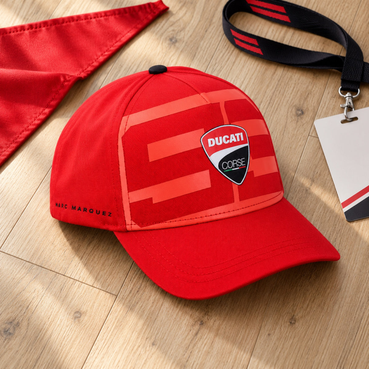 Șapcă pentru copii Ducati Corse – Marc Márquez cu logo – fotografie ilustrativă (AI)