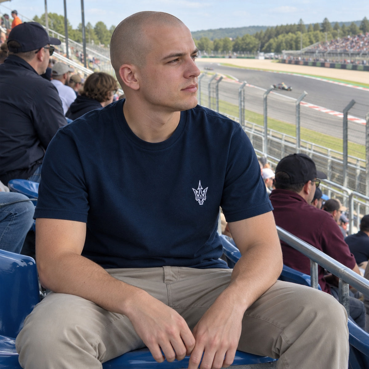 Maserati Men's T-Shirt with Small Trident Logo – ilustrační foto (AI)