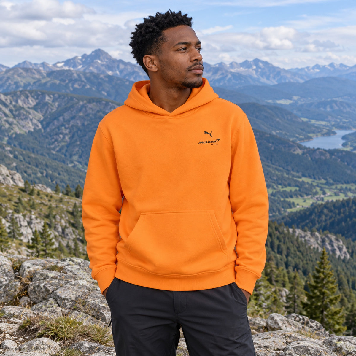 McLaren F1 Hoodie with Puma Logo – Orange – Casual Edition – ilustrační foto (AI)