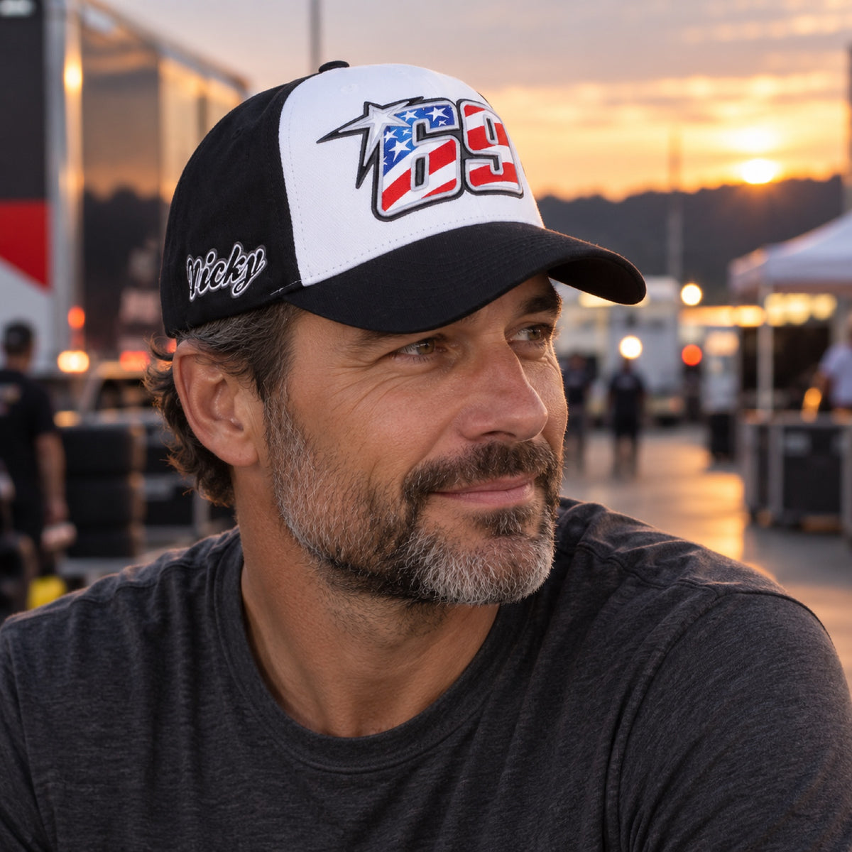 Șapcă Nicky Hayden #69 cu cozoroc curbat – fotografie ilustrativă (AI)