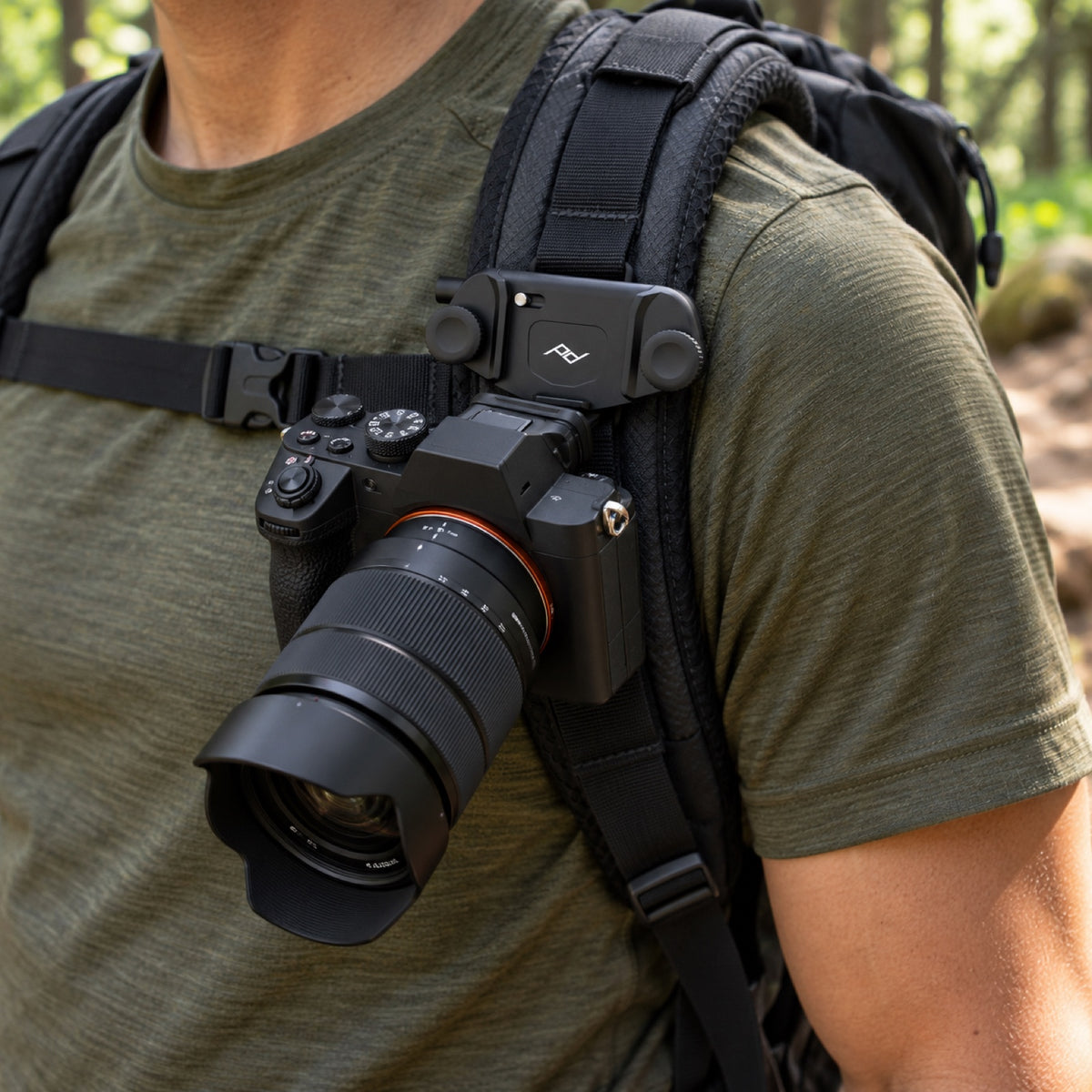Peak Design Capture (v3) – Black – Standard Plate – fotografie ilustrativă (AI)