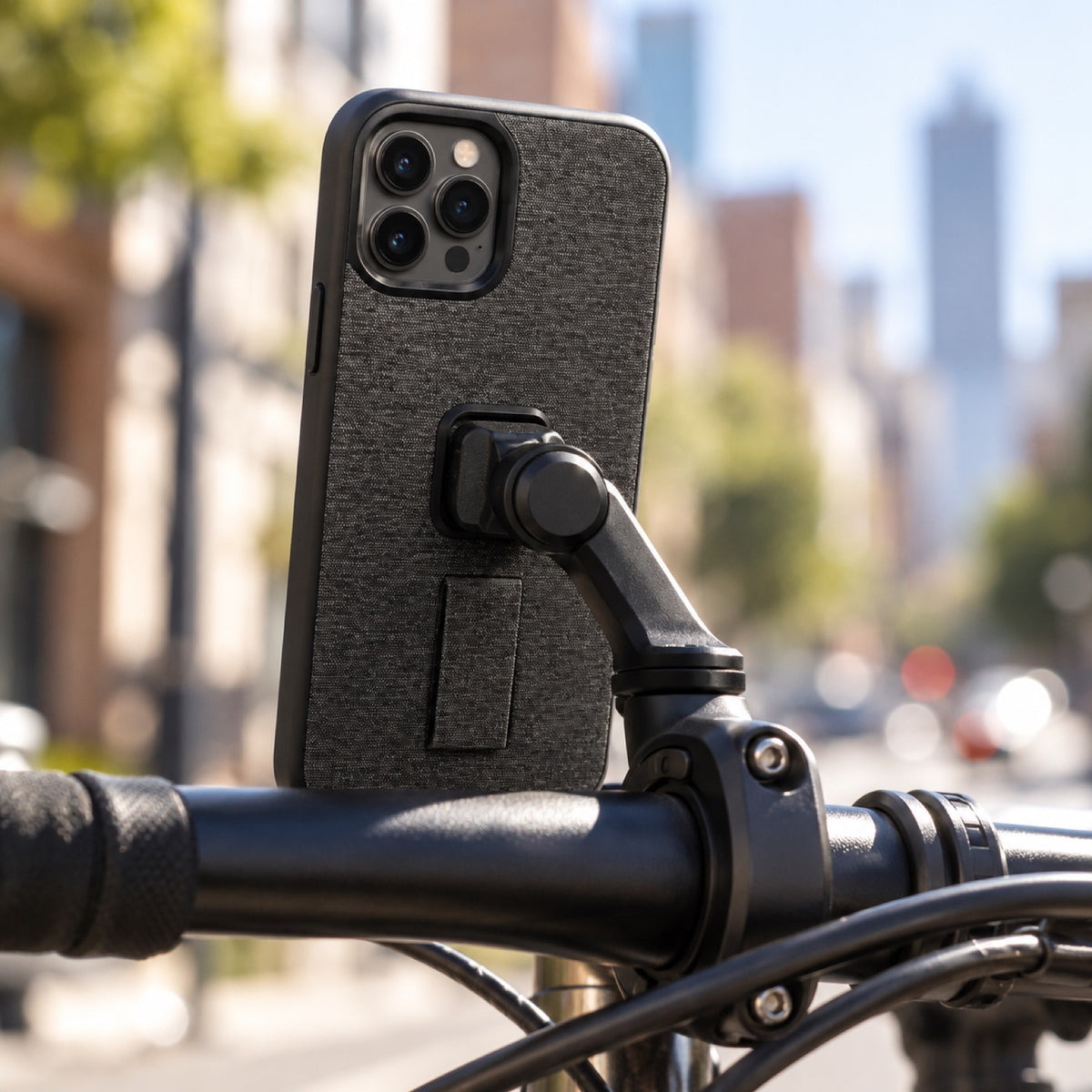 Peak Design Everyday Loop Case iPhone 12/12 Pro – Charcoal – illustrative photo (AI)