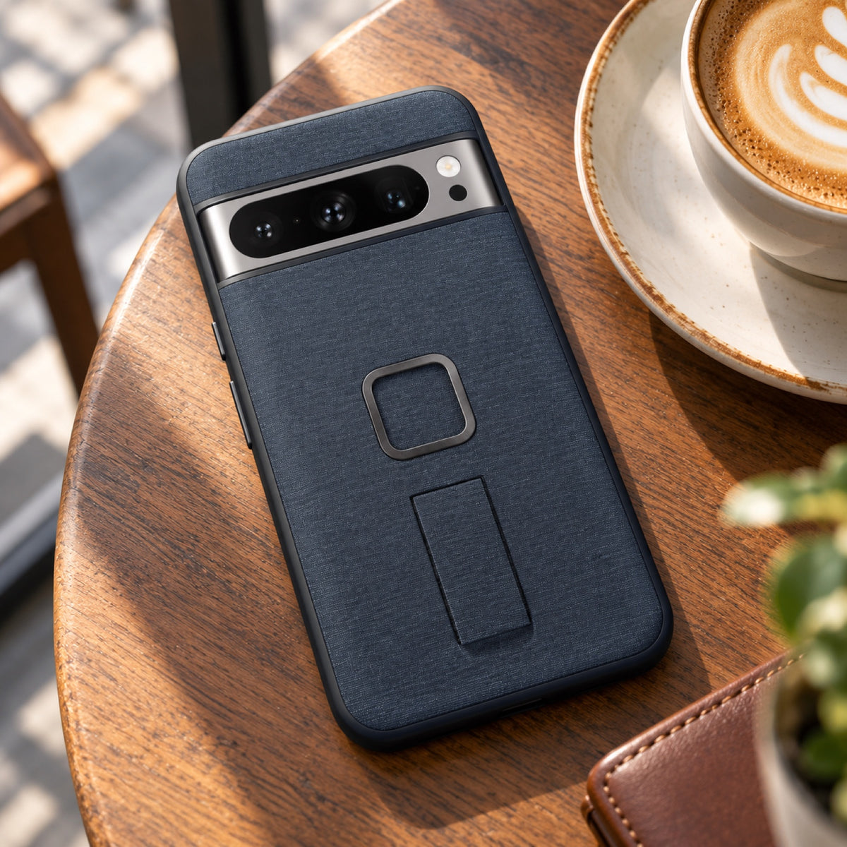 Peak Design Everyday Loop Case Google Pixel 8 Pro – Midnight – fotografie ilustrativă (AI)