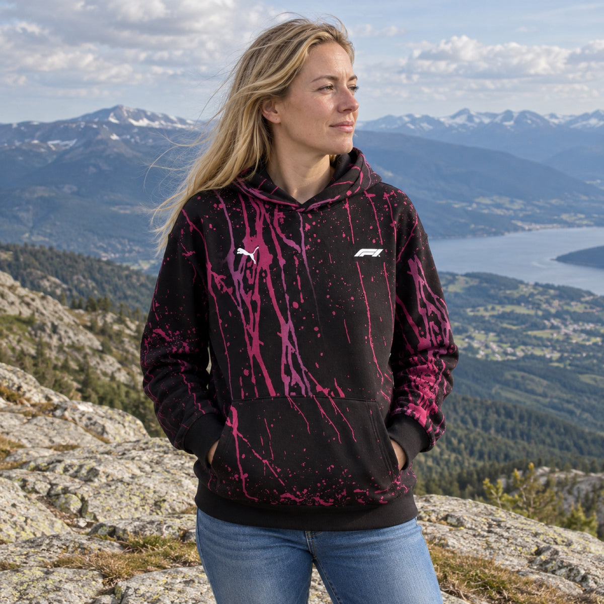 Puma Formula 1 Splash Hoodie – Black/Pink – ilustrační foto 2 (AI)