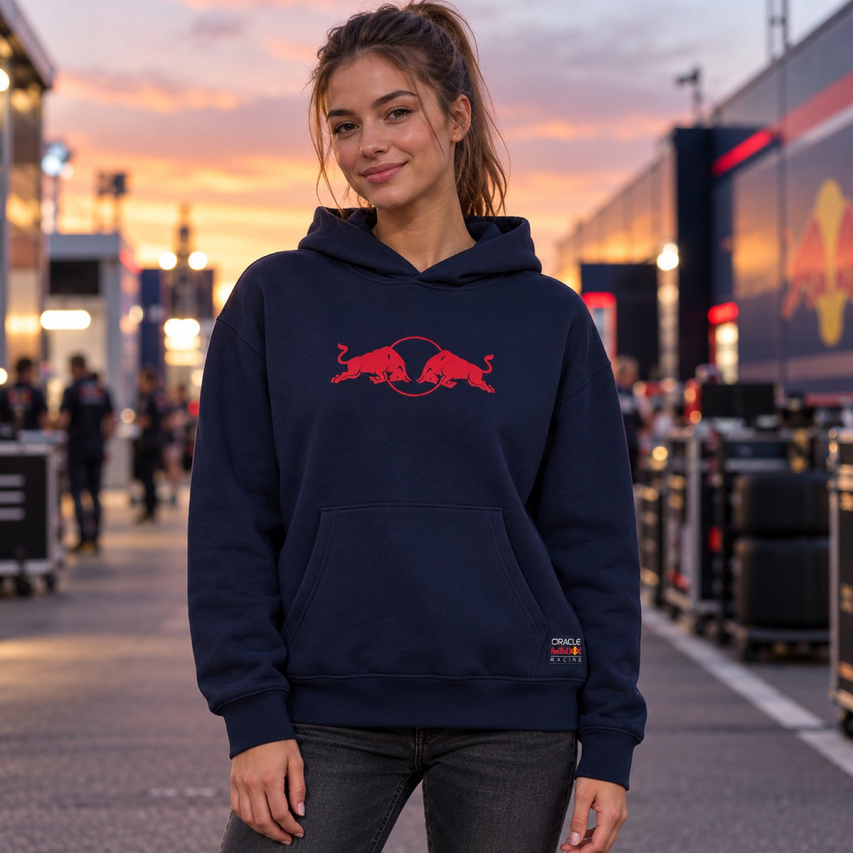 Hanorac Oracle Red Bull Racing ediția SPARK cu logo – bleumarin – fotografie ilustrativă (AI)