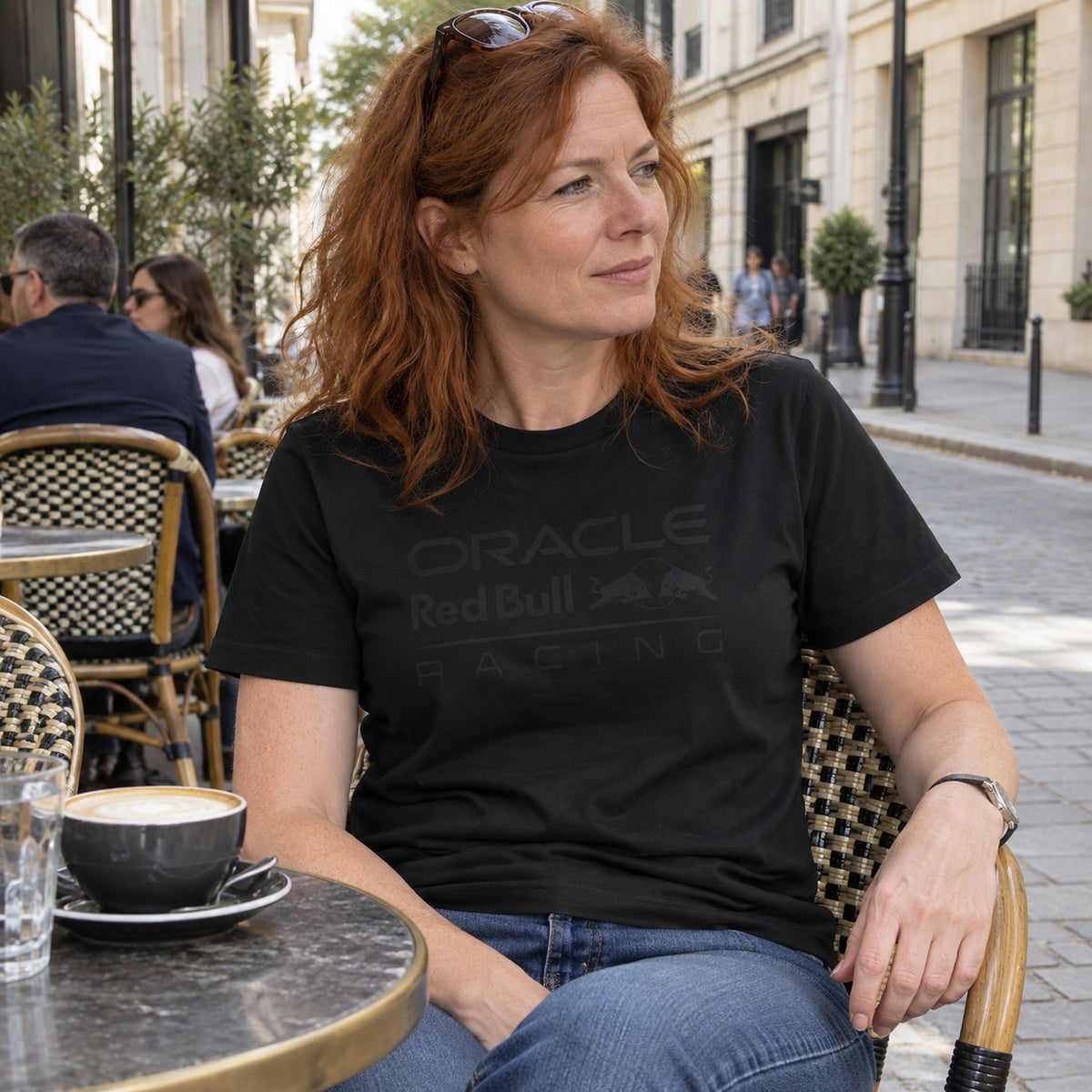 Oracle Red Bull Racing TONAL Edition T-Shirt with Logo – Black – ilustrační foto 2 (AI)