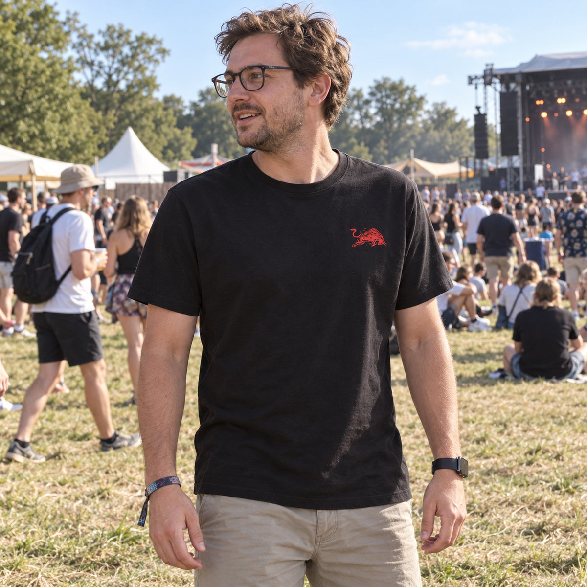 Red Bull Ring ECLIPSE Casual T-Shirt – Black with RRI Motif – ilustrační foto (AI)