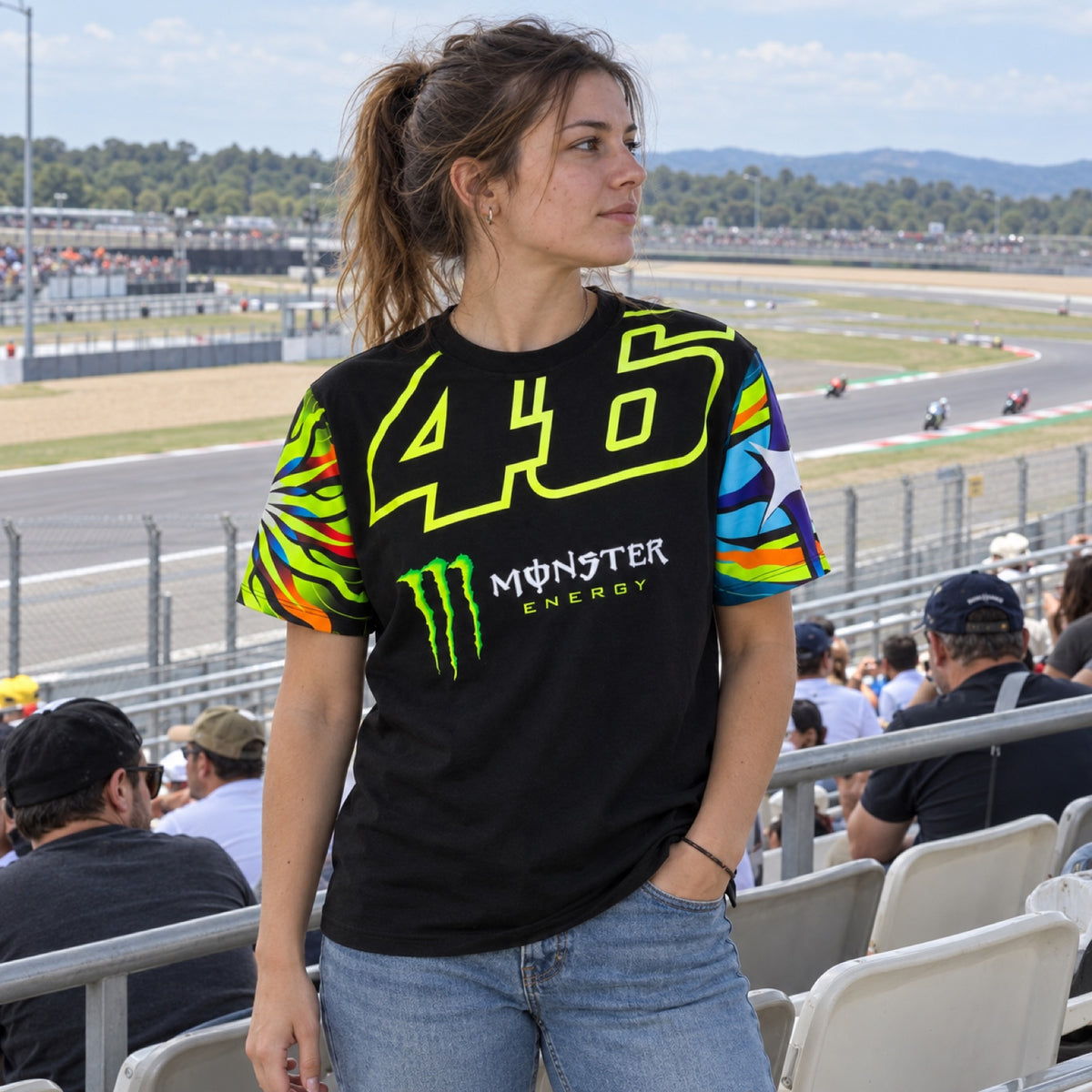 VR46 Valentino Rossi Monster Energy Dual T-Shirt – Black – ilustrační foto 2 (AI)