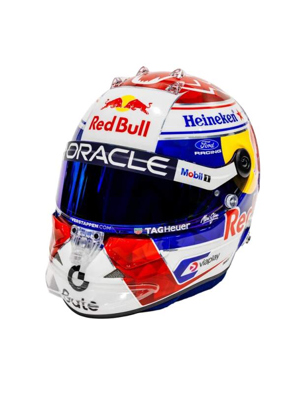 Max Verstappen 2026 1:4 Schuberth helmet model
