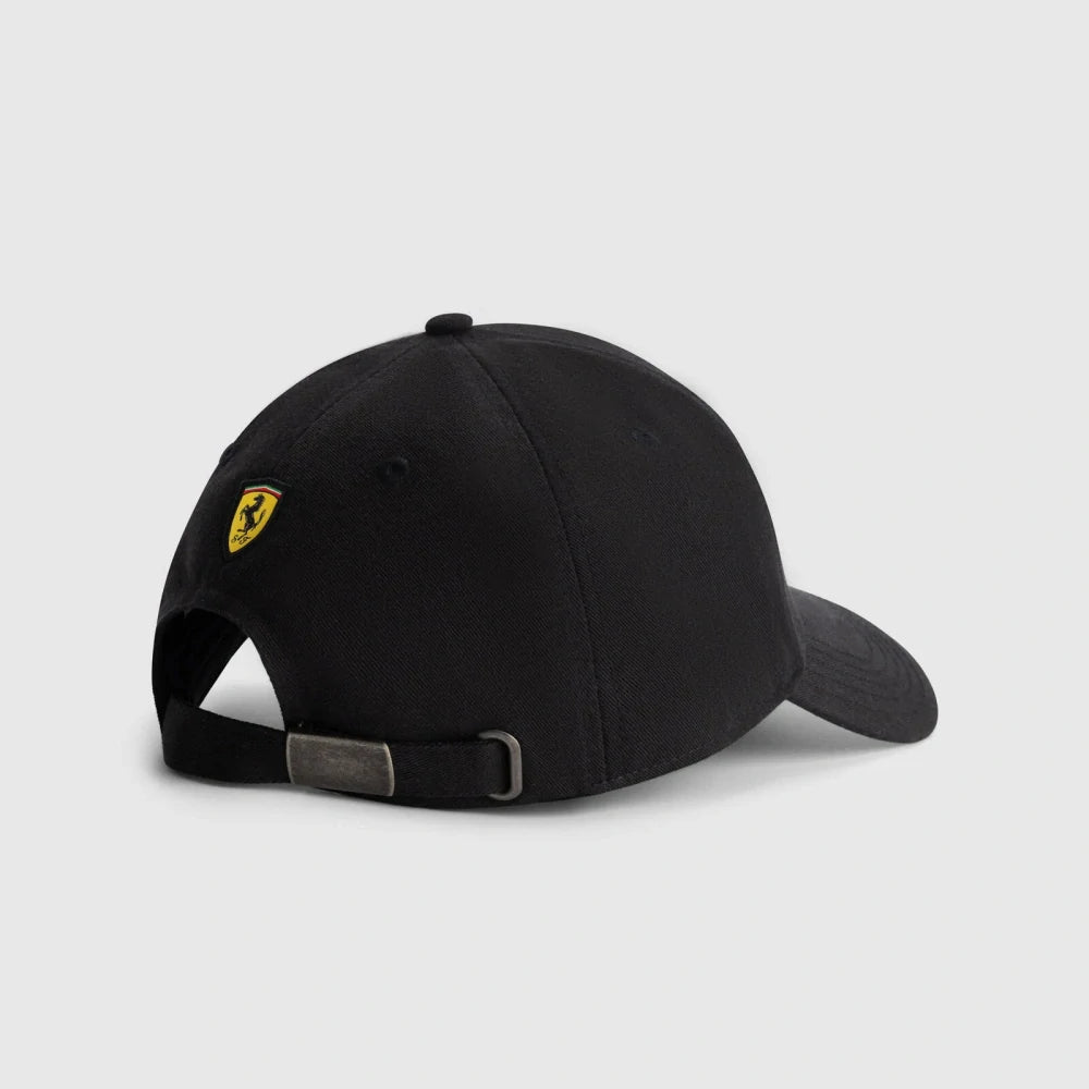 Șapcă Scuderia Ferrari F1 cu imprimeu mașină – neagră