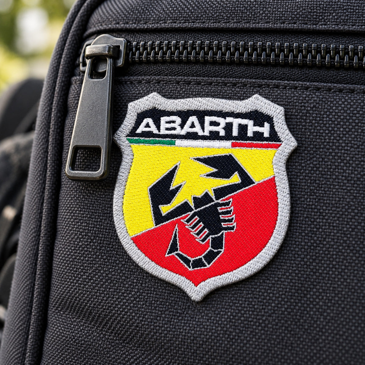 Emblemă textilă Abarth SCUDETTO – fotografie ilustrativă (AI)