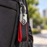 Breloc Alfa Romeo BAND – Carbon Red – fotografie ilustrativă (AI)