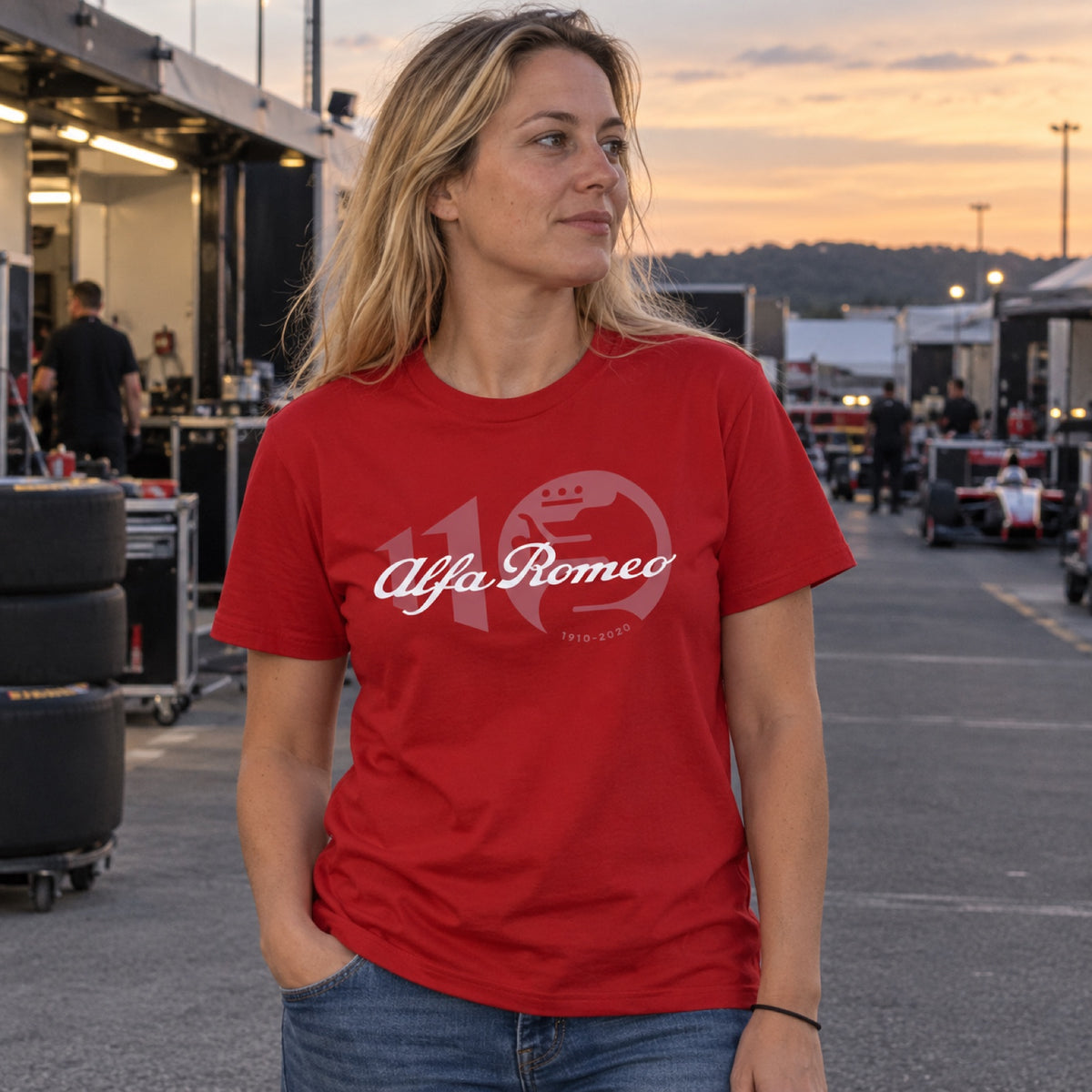 Alfa Romeo T-Shirt CLASSY RED – Red – ilustrační foto 2 (AI)