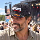 Șapcă de echipă Aprilia Racing Marco Bezzecchi x New Era – ediția Mugello – fotografie ilustrativă (AI)