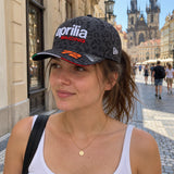 Aprilia Racing Marco Bezzecchi x New Era Team Cap – Mugello Edition – ilustrační foto 2 (AI)