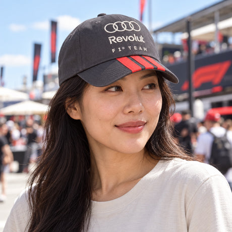 Șapcă Audi Revolut F1 x Adidas – gri închis, ediție casual – fotografie ilustrativă (AI)