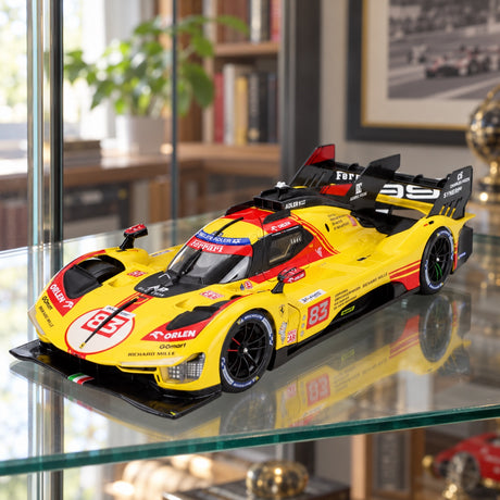 Machetă Ferrari 499P No. 83 Le Mans 2024 1:18 AF Corse – Bburago ediție Deluxe – fotografie ilustrativă (AI)