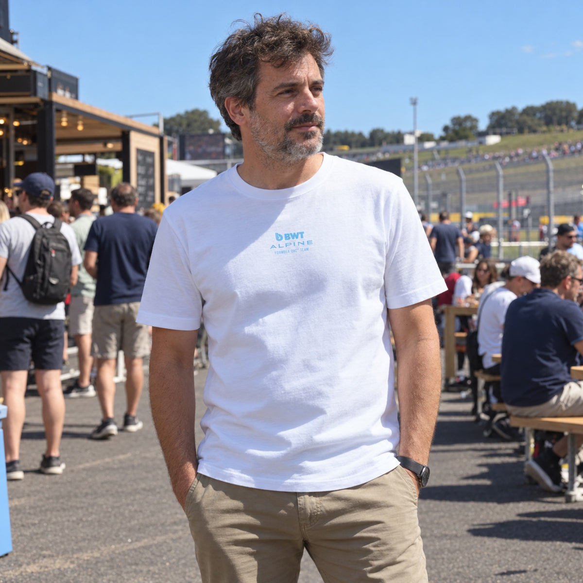 BWT Alpine F1 Team Franco Colapinto T-Shirt – White – ilustrační foto (AI)