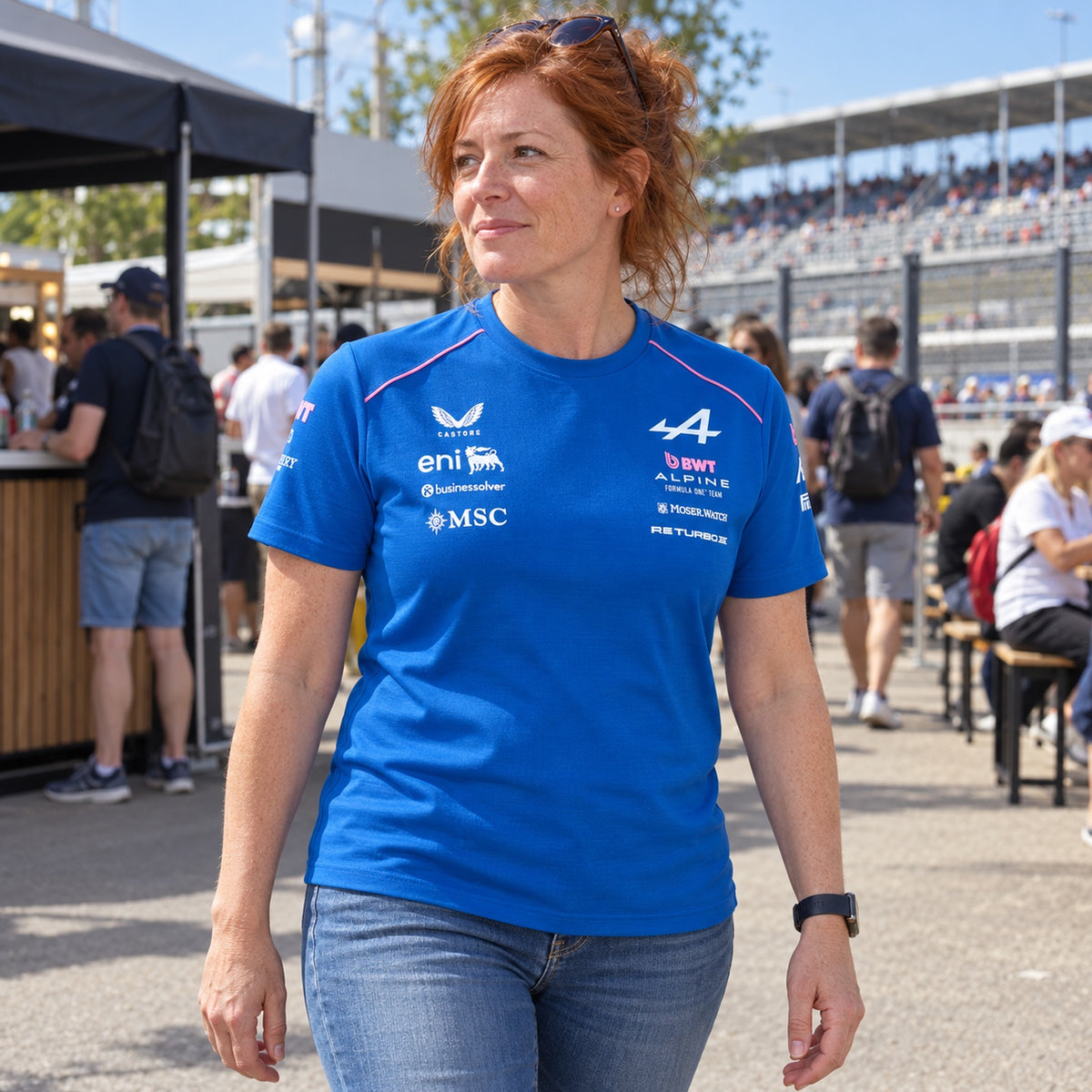 BWT Alpine F1 Team T-Shirt with Sponsor Logos – ilustrační foto 2 (AI)