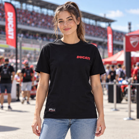 Tricou bărbătesc Ducati Corse – negru – ediția 100th Years DUCATI – fotografie ilustrativă (AI)