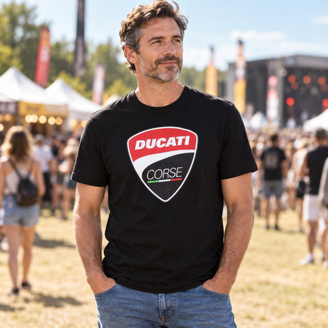Tricou Ducati Corse cu logo Ducati – negru – fotografie ilustrativă (AI)