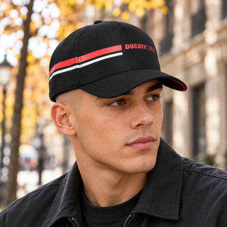 Șapcă Ducati Corse cu logo – neagră – fotografie ilustrativă (AI)