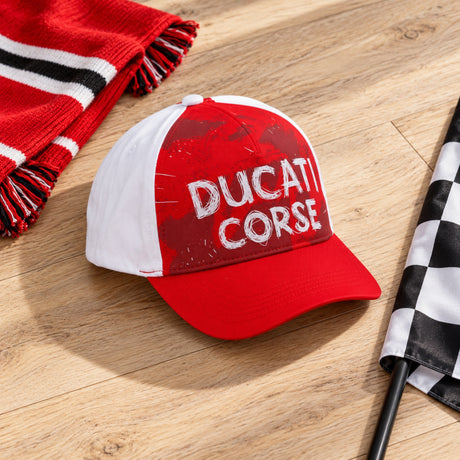 Șapcă pentru copii Ducati Corse cu logo – fotografie ilustrativă (AI)