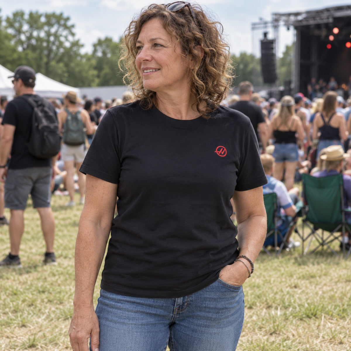 Haas F1 Team GRAPHIC T-Shirt with Logo – Black – ilustrační foto 2 (AI)