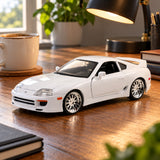 Machetă Fast & Furious Toyota Supra 1995 1:24 – albă – fotografie ilustrativă (AI)