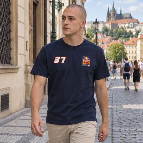 KTM Red Bull Racing Fan T-Shirt – Pedro Acosta – ilustrační foto (AI)