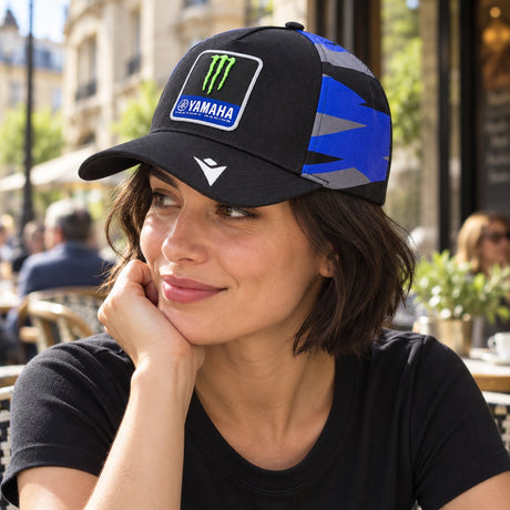 Șapcă pentru fani Yamaha Racing MotoGP – fotografie ilustrativă (AI)