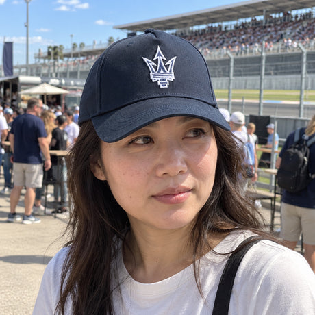Maserati Trident Logo Cap – Navy – ilustrační foto 2 (AI)