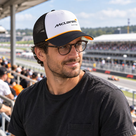 Șapcă cu plasă McLaren F1 cu logo Puma – McLaren Racing – albă – fotografie ilustrativă (AI)