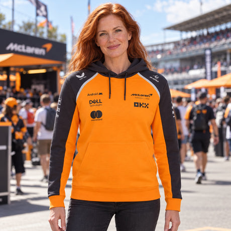 Hanorac de echipă McLaren F1 cu logo-urile sponsorilor – fotografie ilustrativă (AI)