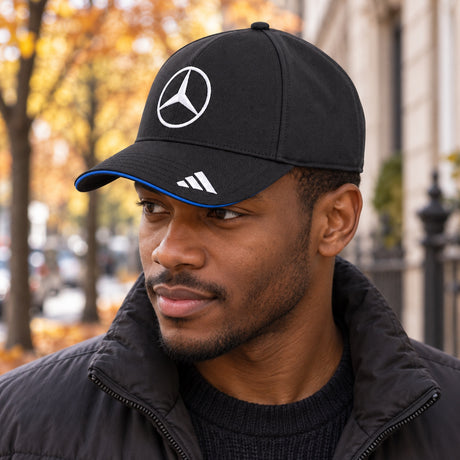 Șapcă Kimi Antonelli Mercedes-AMG PETRONAS F1 x Adidas – neagră, ediție de echipă – fotografie ilustrativă (AI)