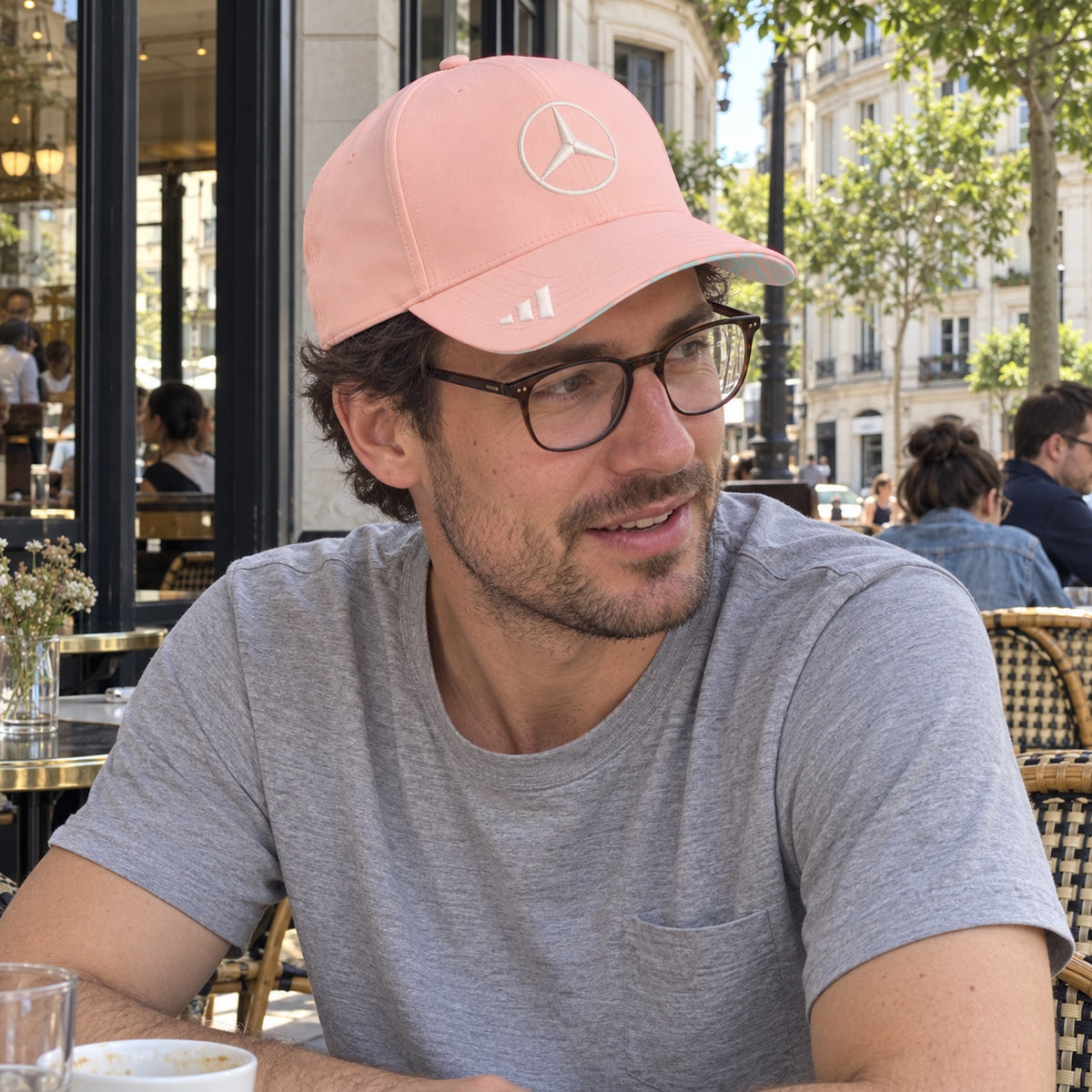 Mercedes-AMG PETRONAS F1 x Adidas Cap – Pink, Miami 2026 Edition – ilustrační foto (AI)