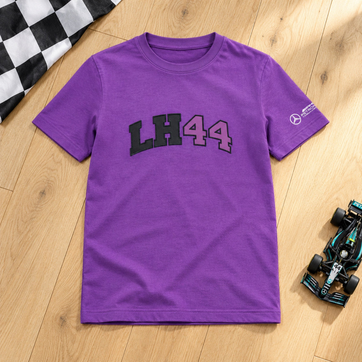 Tricou pentru copii Mercedes-AMG PETRONAS F1 Lewis Hamilton – mov – 164 cm – fotografie ilustrativă (AI)