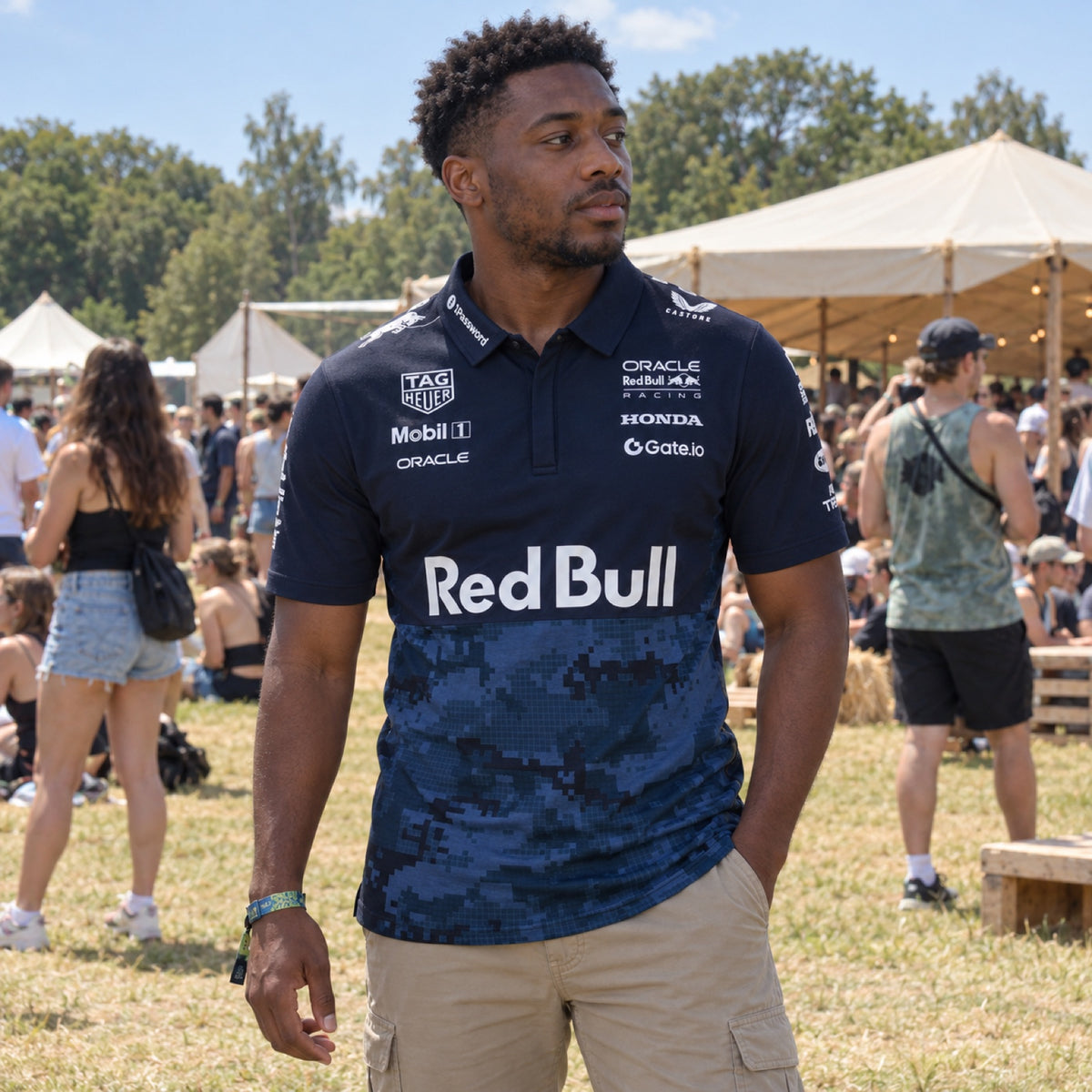 Oracle Red Bull Racing Team Polo with Sponsor Logos x HYPEBEAST – ilustrační foto (AI)