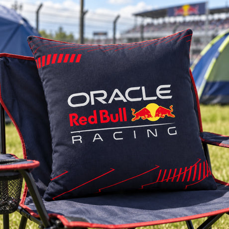 Pernă Oracle Red Bull Racing cu logo-ul echipei RBR – fotografie ilustrativă (AI)