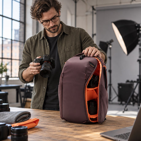 Peak Design Everyday Backpack 15L Zip – Eclipse – fotografie ilustrativă (AI)