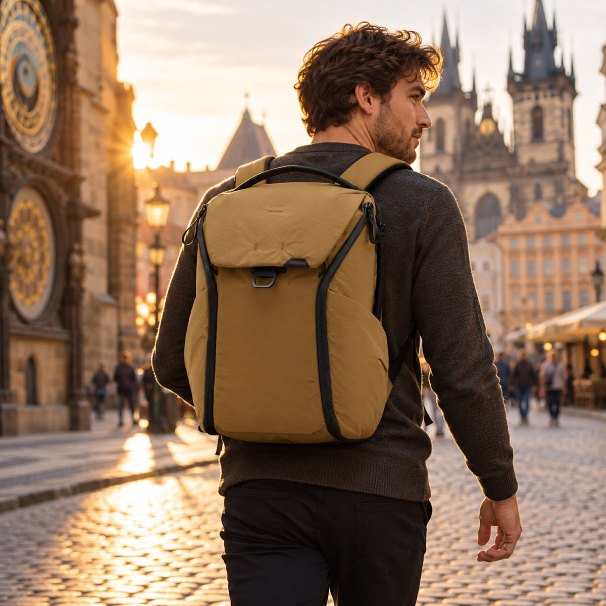 Peak Design Everyday Backpack 20L v2 – Coyote – illustrative photo (AI)