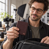 Peak Design Everyday Billfold Wallet – Eclipse – fotografie ilustrativă (AI)
