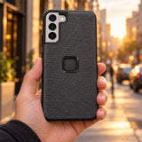 Peak Design Everyday Case – Samsung Galaxy S22+ – Charcoal – fotografie ilustrativă (AI)