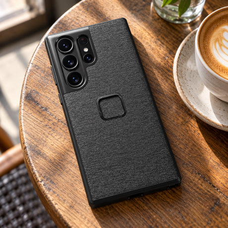 Peak Design Everyday Case – Samsung Galaxy S23 Ultra – Charcoal – fotografie ilustrativă (AI)
