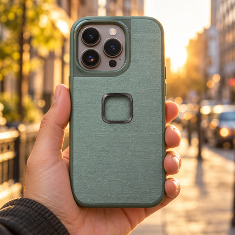 Peak Design Everyday Case iPhone 14 Pro – Sage – fotografie ilustrativă (AI)