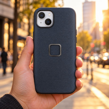Peak Design Everyday Case iPhone 15 Plus – Midnight – fotografie ilustrativă (AI)