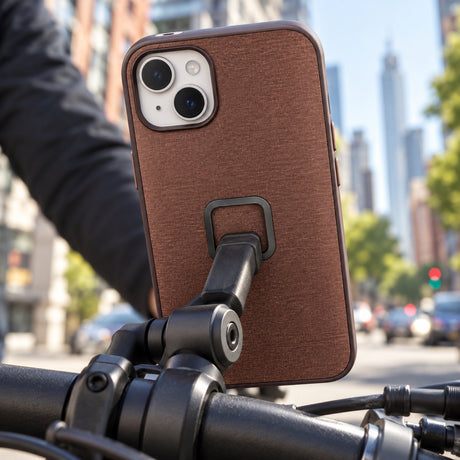 Peak Design Everyday Case iPhone 15 Plus – Redwood – fotografie ilustrativă (AI)